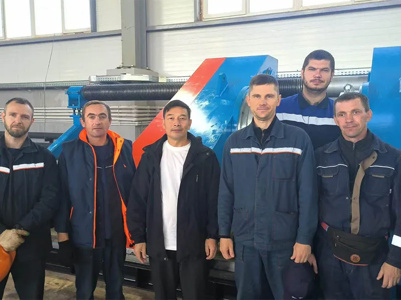 Инженер по послепродажному обслуживанию проводит монтаж и обучение в России