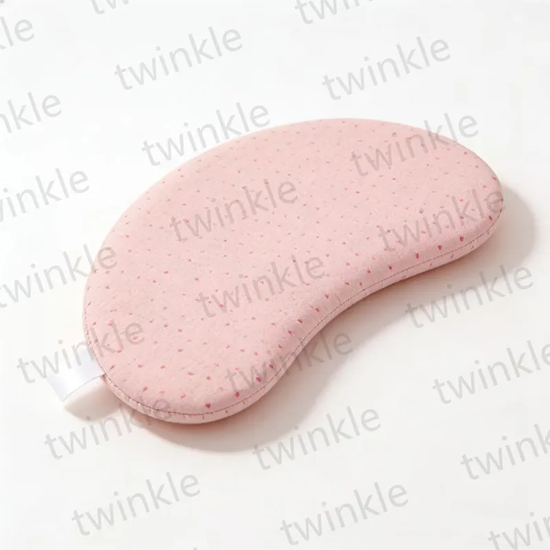 Детская подушка в форме полумесяца с пупырышками и силиконовым наполнителем