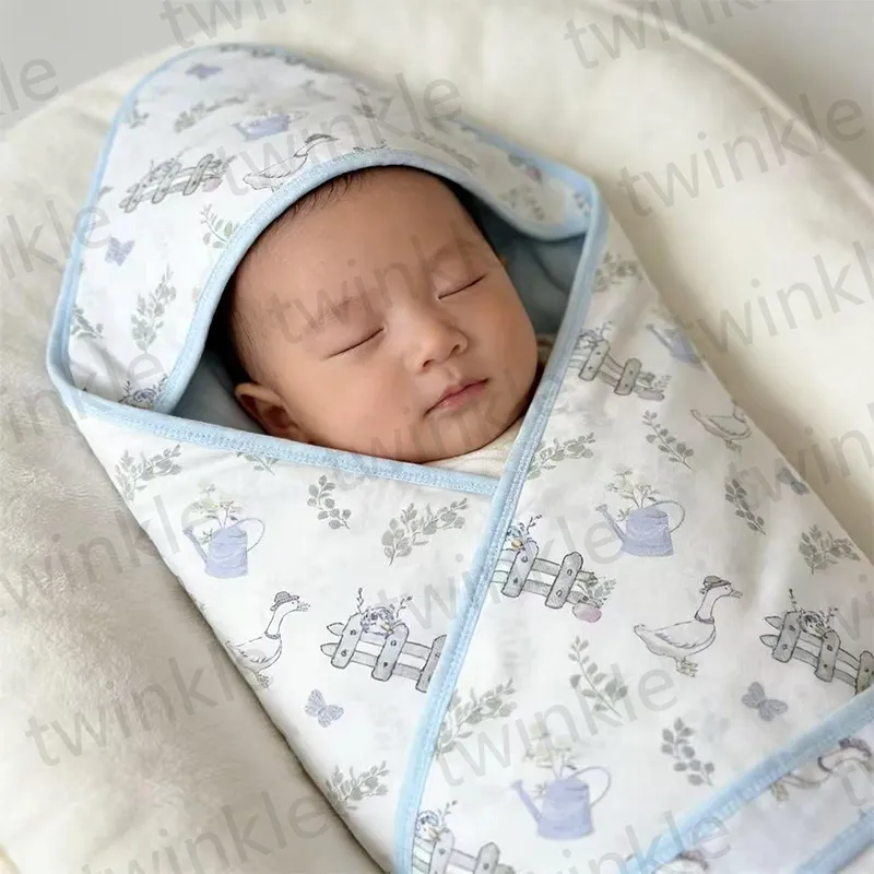 Тонкая пелёнка-конверт из хлопка с треугольным капюшоном для младенцев
