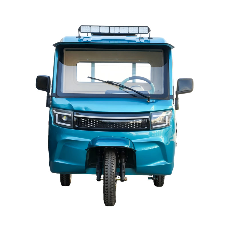 Полузакрытый трицикл Джик 1.8