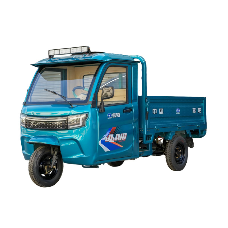 Полузакрытый трицикл Джик 1.8