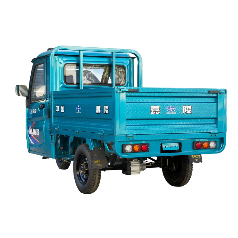 Полузакрытый трицикл Джик 1.8