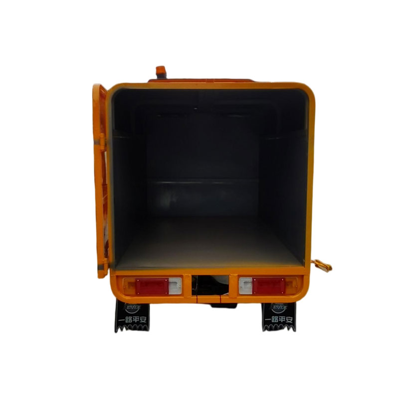 Трехколесный мусоровоз длиной 1,5 м