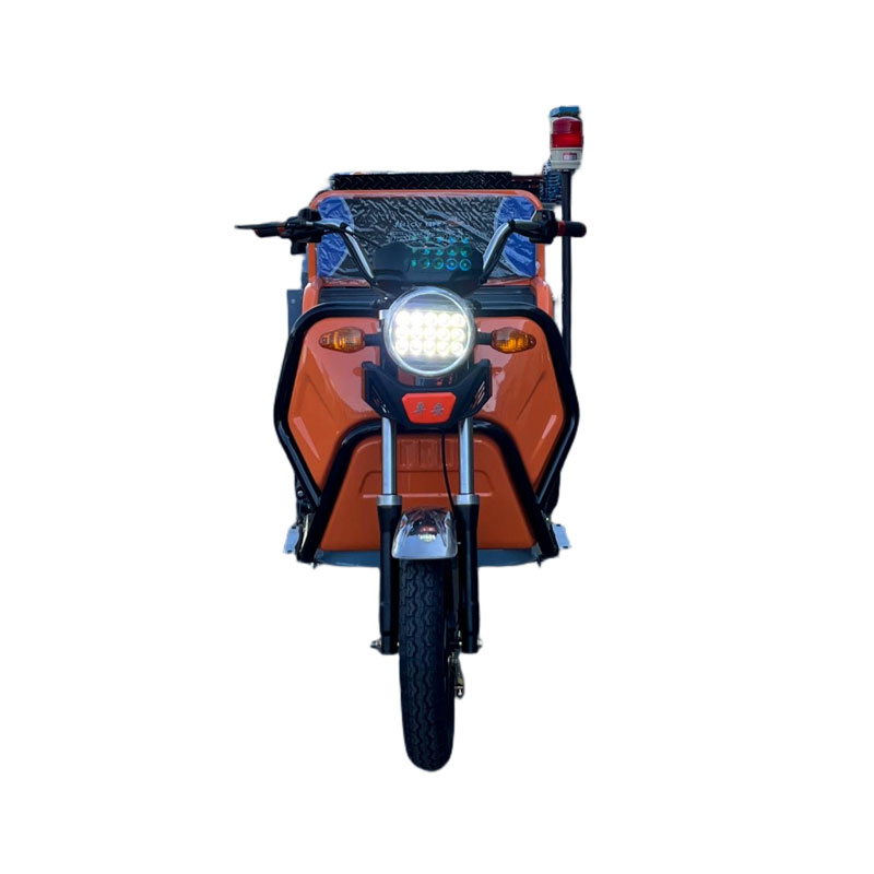 Трехколесный мусоровоз с двумя баками