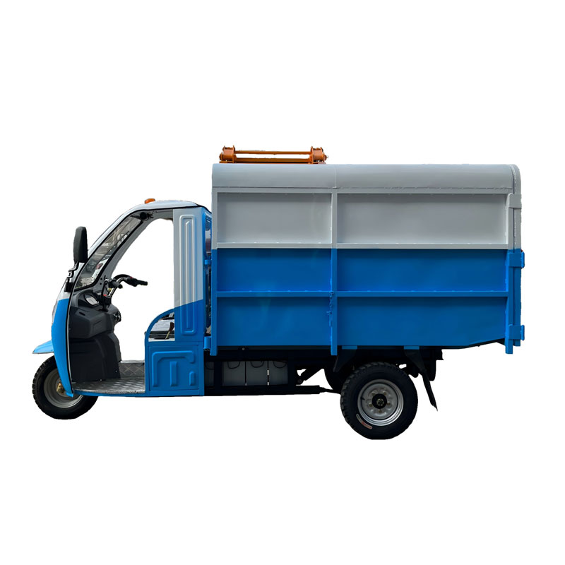 Трехколесный мусоровоз с опрокидывающимся баком