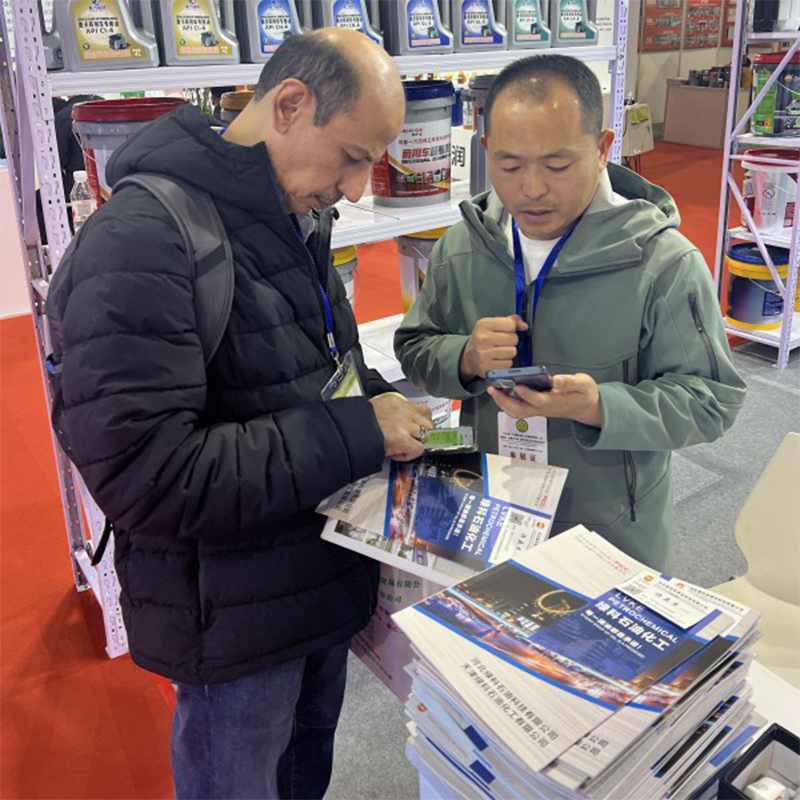 Сосредоточившись на Иу, мы стремимся к расширению своего присутствия во всем мире! Продукция ООО Хэбэй Люйкэ Технология Смазочных Масел под брендами Дракон Синотрук и Разведка № 1 пользуется огромной популярностью у зарубежных партнеров; качество формирует репутацию, а сотрудничество объединяет весь мир!