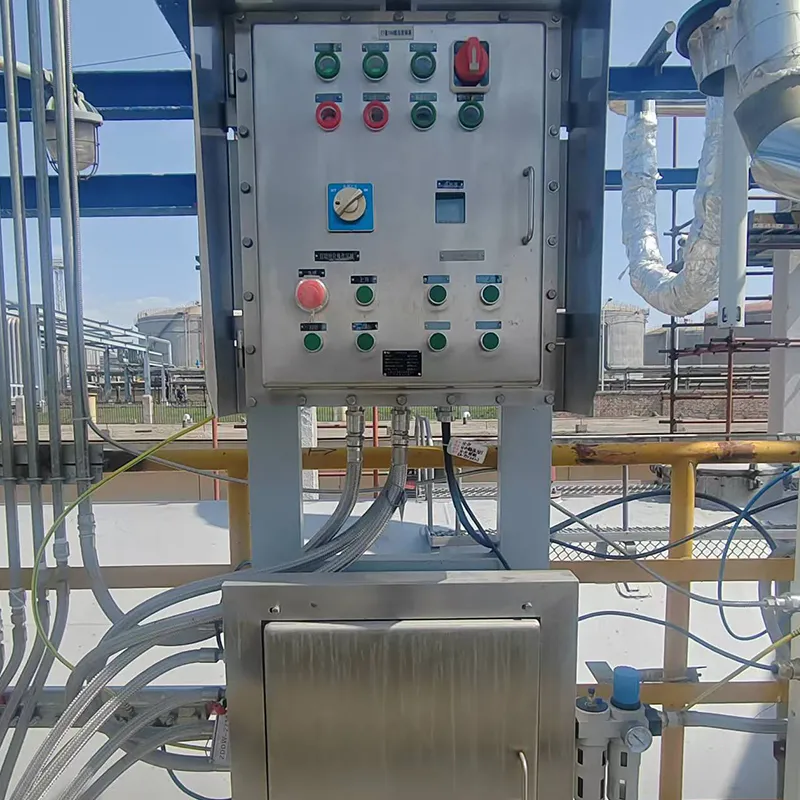 Полностью автоматический наливной стояк балочного типа для подсливной погрузки железнодорожных цистерн обеспечивает безопасность погрузки и разгрузки благодаря защите от перелива и утечек