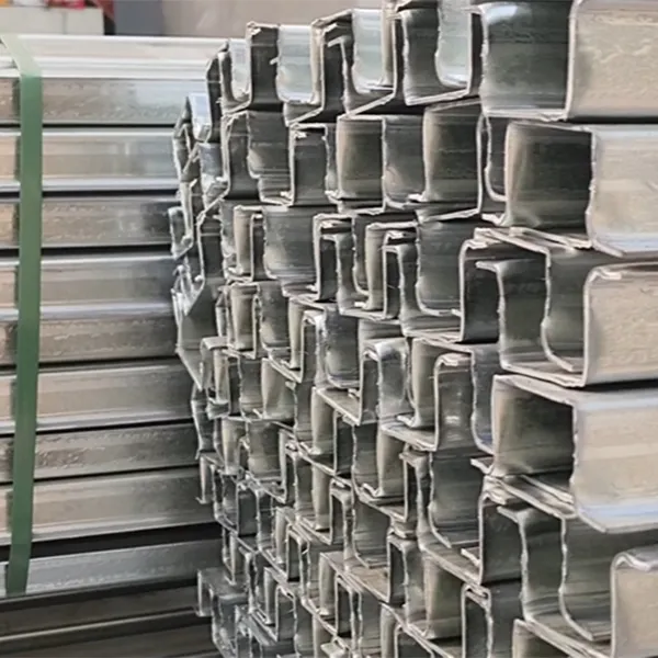 Крепежный профиль шляпный