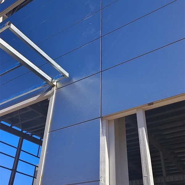 Сэндвич-панель стеновая с четырьмя профилированными кромками.3