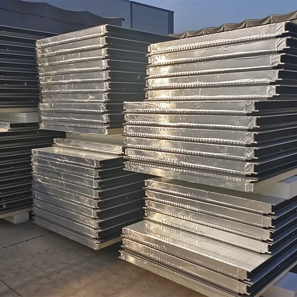 Сэндвич-панель с четырёхсторонним замковым соединением