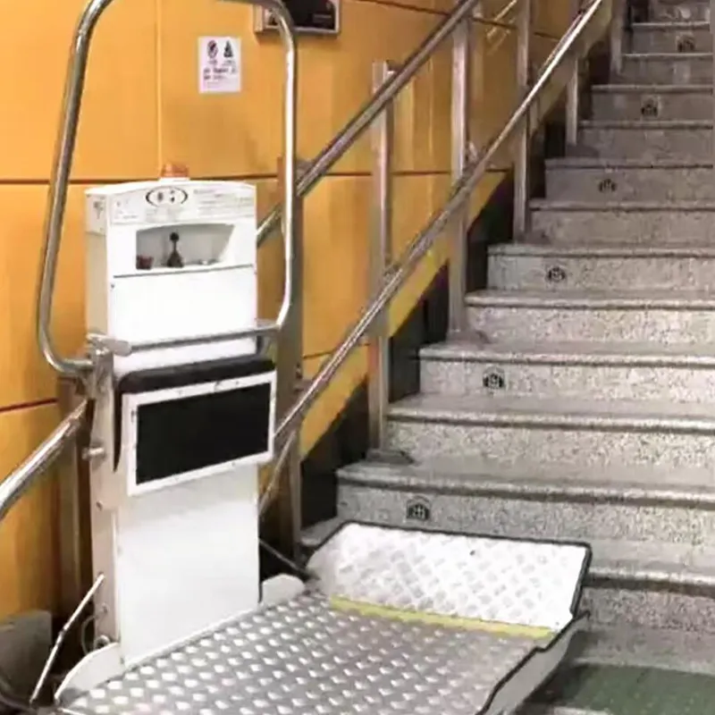 Лифт для инвалидов в метро