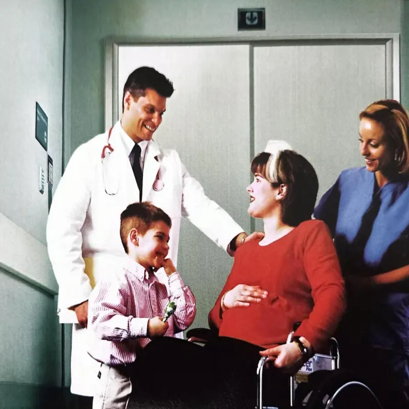 Обычный больничный лифт