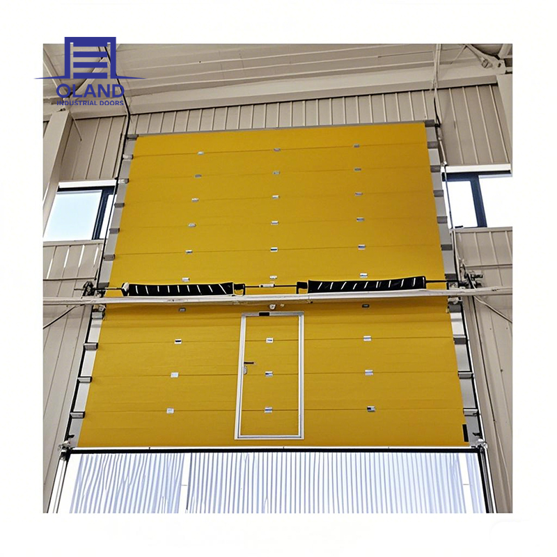 Оптовая продажа автоматических утепленных промышленных секционных ворот для складов.