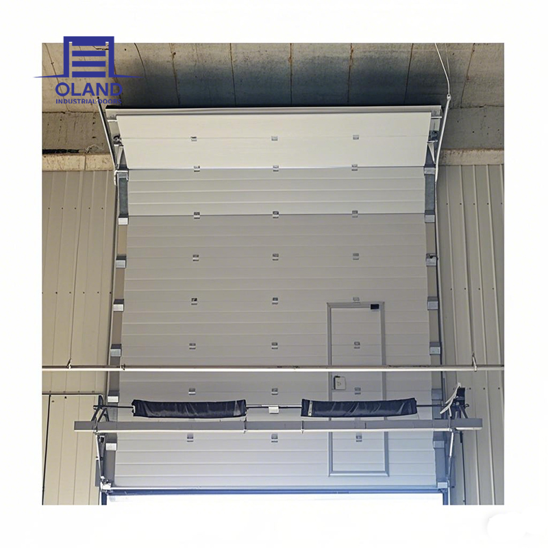 Энергоэффективные промышленные секционные ворота для складов