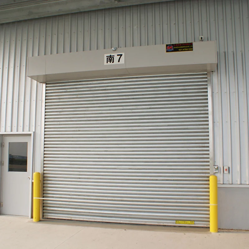 Раздвижные ворота против секционных ворот: что лучше для склада?