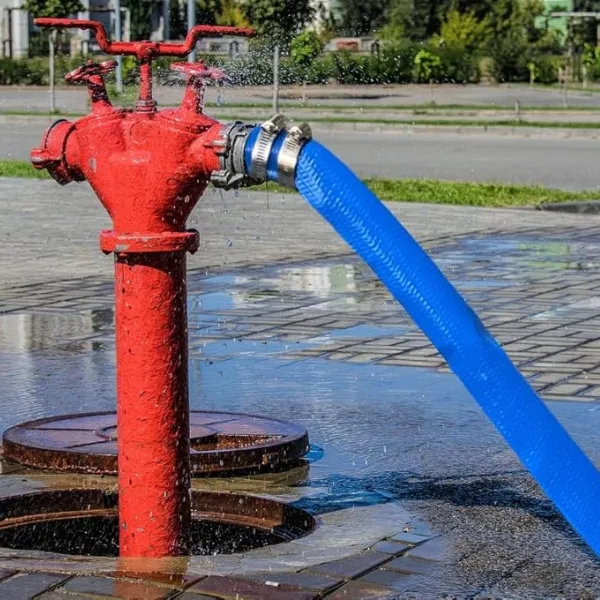 Почему двухвыходной пожарный гидрант российского образца считается эталоном надежности в промышленной безопасности?