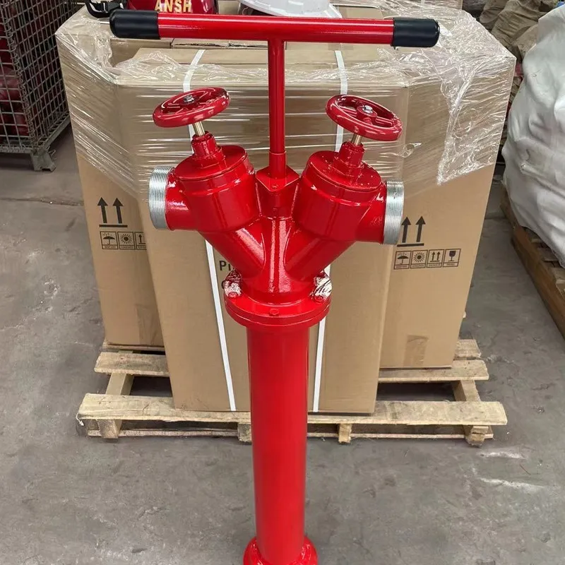 Пожарный гидрант с двумя выходами