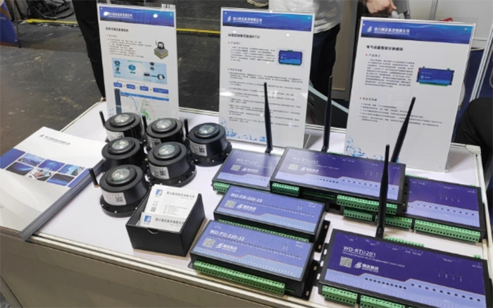 (Поток посетителей на стенде Gaoda Technology в научном городе Мяньян)