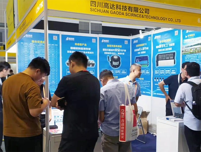 　(Маркетинговая команда Gaoda Technology терпеливо предоставляет клиентам подробные описания продуктов)