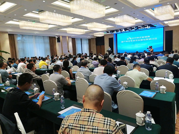 (Сцена из симпозиума по развитию отечественных систем и приборов измерения и контроля в аэродинамических испытаниях)