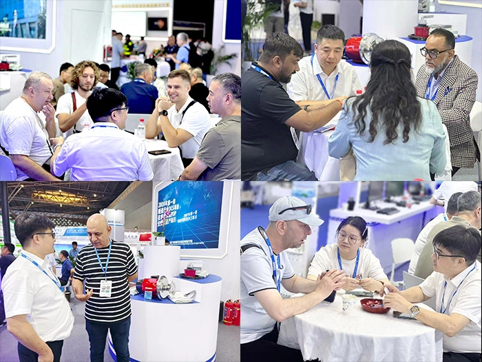 (Иностранные деловые клиенты во время переговоров)