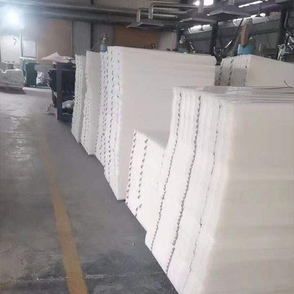 Наклонный пластинчатый наполнитель