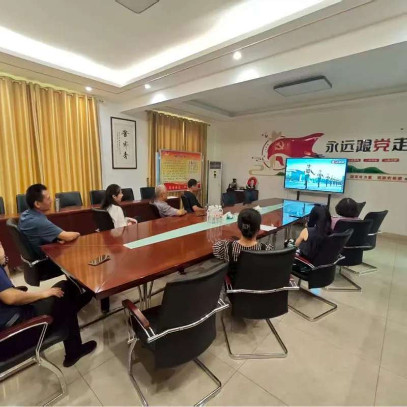 Отдавая дань уважения славе великой державы и концентрируя мощь прогресса -Компания ООО Шаньдун Жуйе Новая Энергия Оборудование организовала наблюдение руководящего персонала за военным парадом