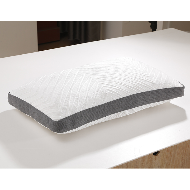 Поврежденная хлопковая подушка