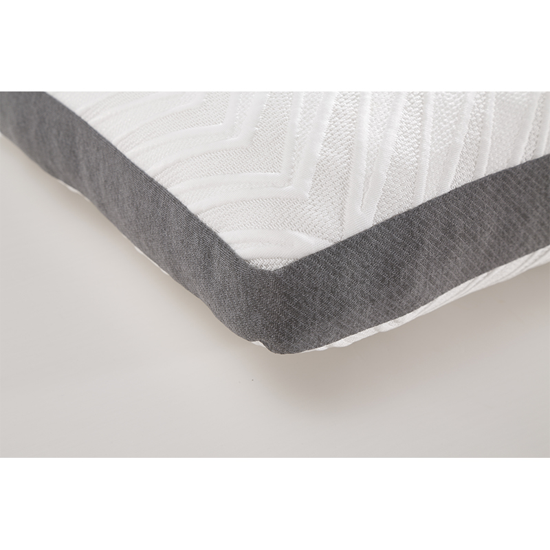 Поврежденная хлопковая подушка