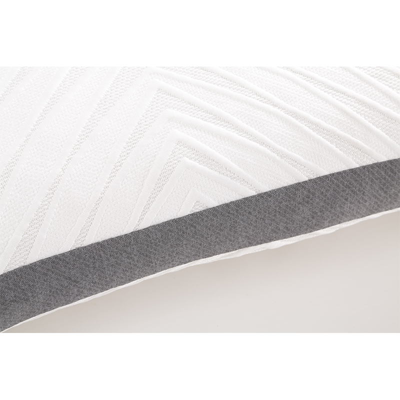 Поврежденная хлопковая подушка