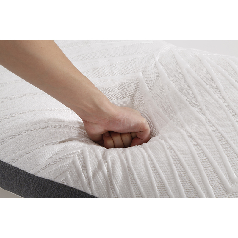 Поврежденная хлопковая подушка