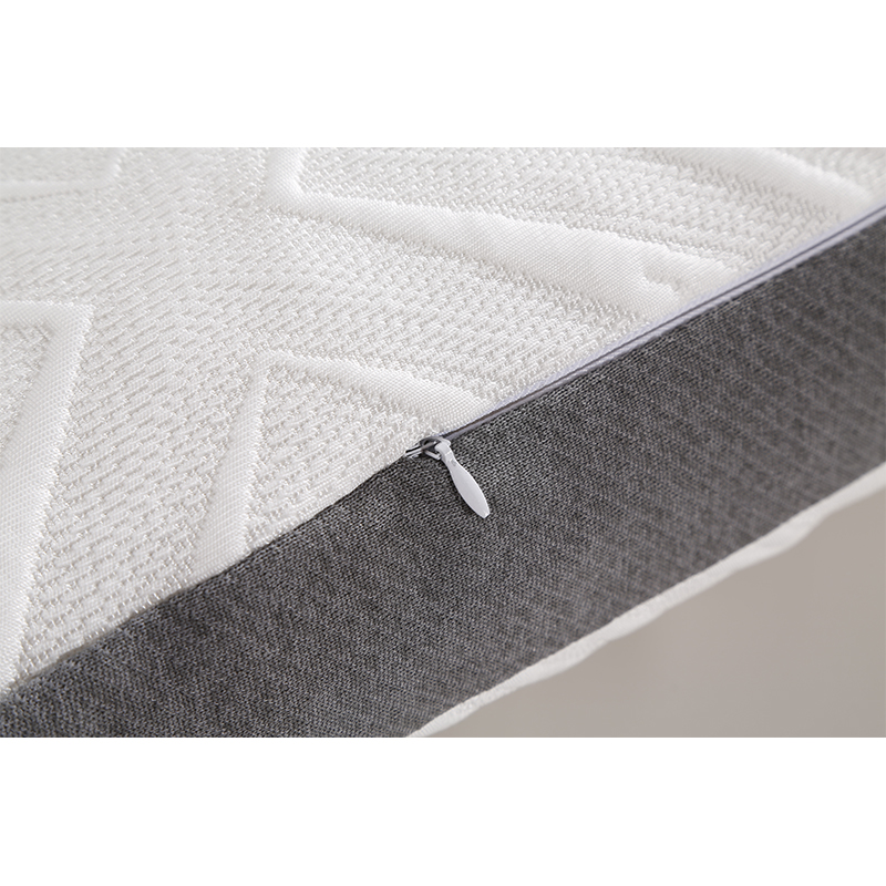 Поврежденная хлопковая подушка