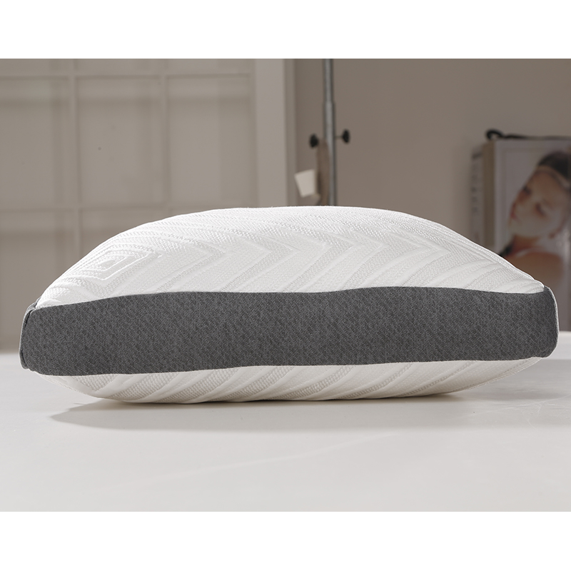 Поврежденная хлопковая подушка