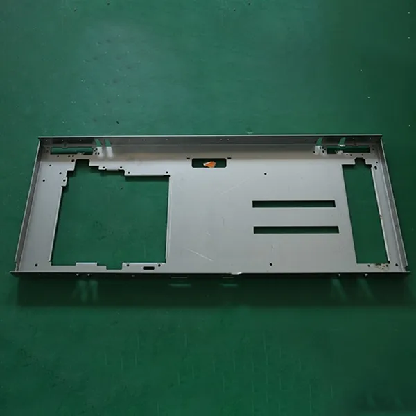 Какие факторы следует учитывать при выборе материалов для штампованных металлических деталей?