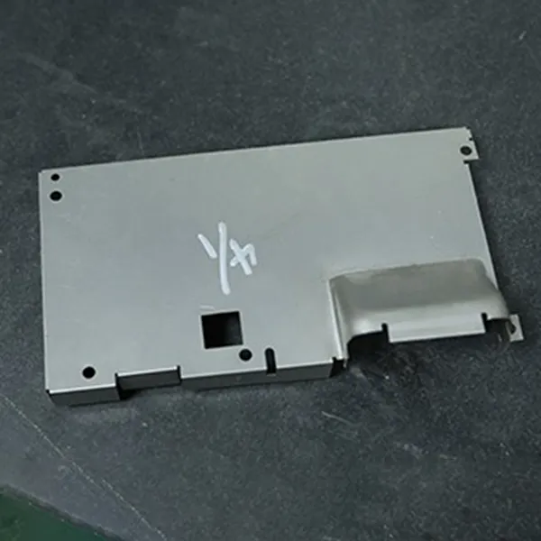 В чем разница между крупными и мелкими прецизионными деталями, изготовленными методом штамповки металла?