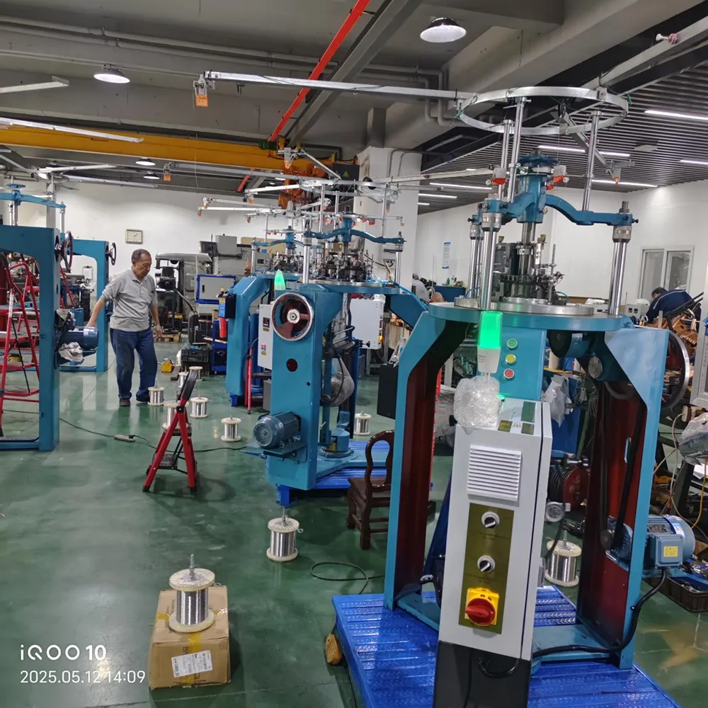 Ситуация на Ближнем Востоке нарушает мировые нефтяные рынки: Россия резко увеличивает добычу, а наши машины для вязания нефтяных дефлегматоров поддерживают рост производительности