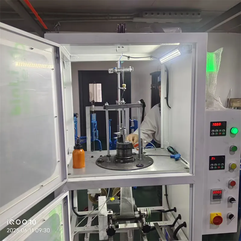 Полностью закрытая трикотажная машина для электромагнитной экранирующей сетки