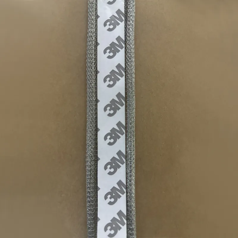 Сетчатая уплотнительная прокладка электромагнитного экранирования с двойной P-образной конструкцией (двойной сердечник) с двусторонним скотчем