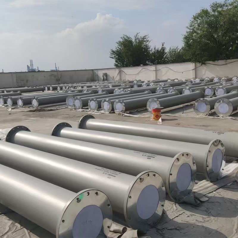 Стальная футерованная протяжённым PTFE прямая труба