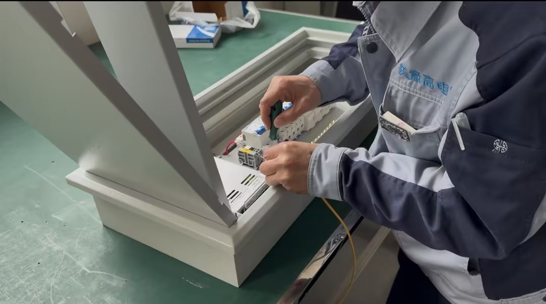 Наша компания официально запускает специальный проект по распределительным щитам для отелей в России, обеспечивая безопасное электроснабжение зарубежных культурно-туристических объектов