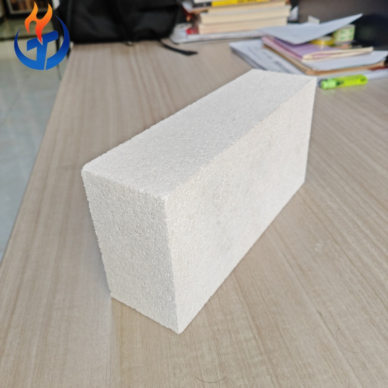 Теплоизоляционные кирпичи из корундовых пустотелых шариков