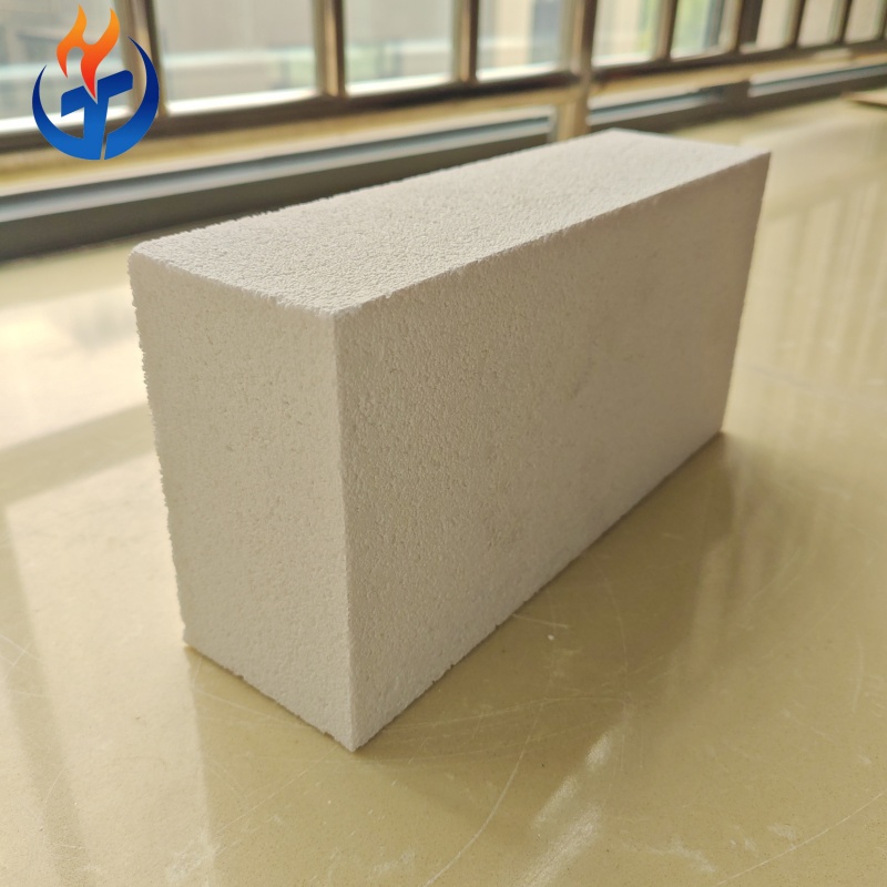 Теплоизоляционные кирпичи из корундовых пустотелых шариков