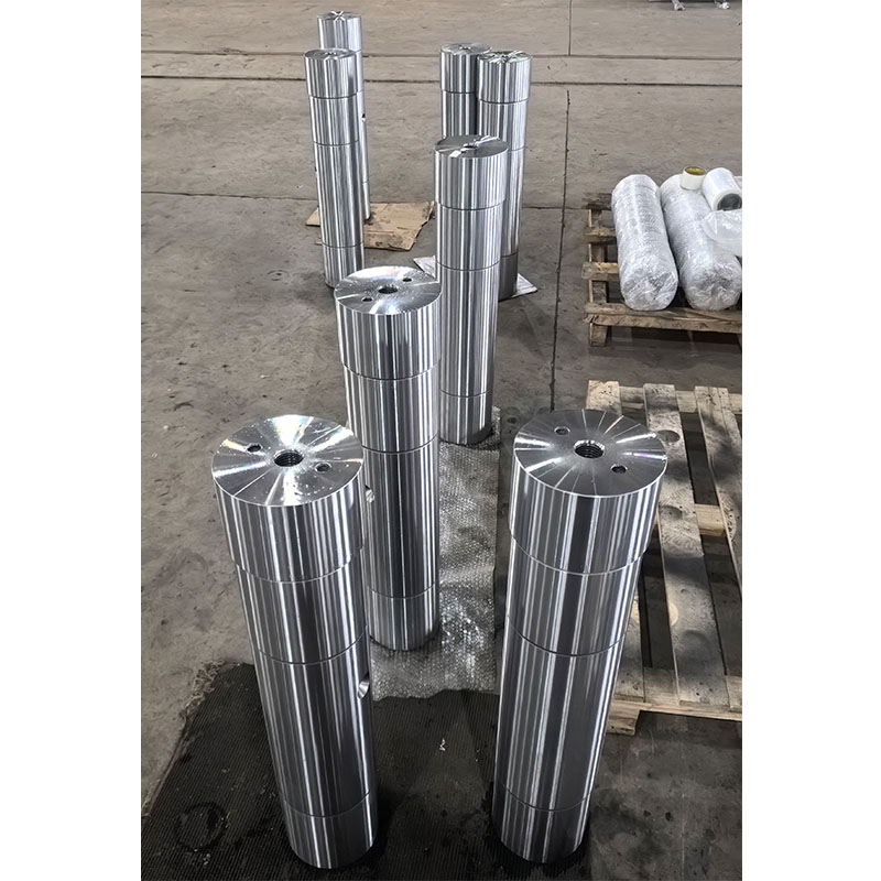 NTE240 MT4400 Палец поворотного кулака переднего моста UR82835B