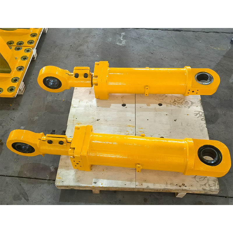 БелАЗ 75131, 75132 Цилиндр рулевой 75131-3429010-40