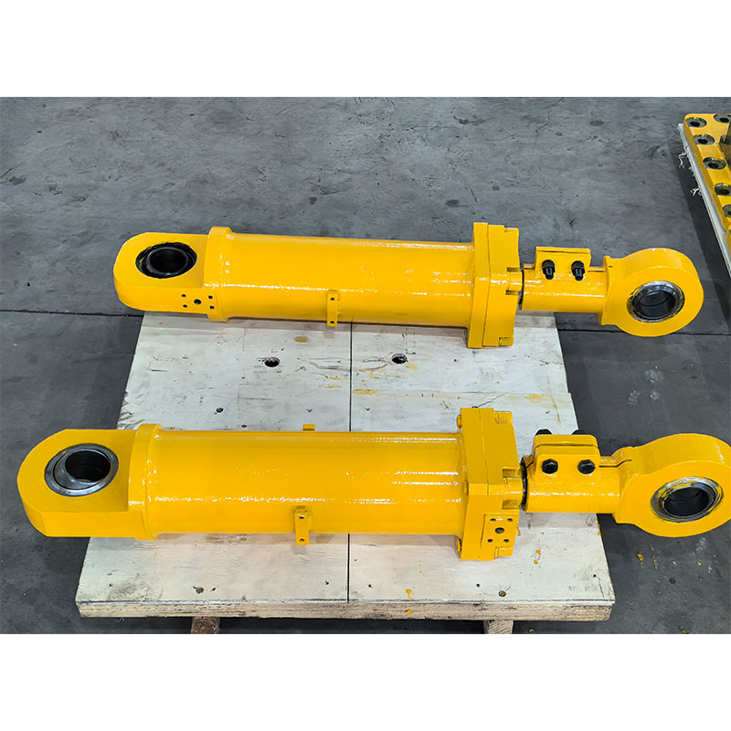 БелАЗ 75131, 75132 Цилиндр рулевой 75131-3429010-40