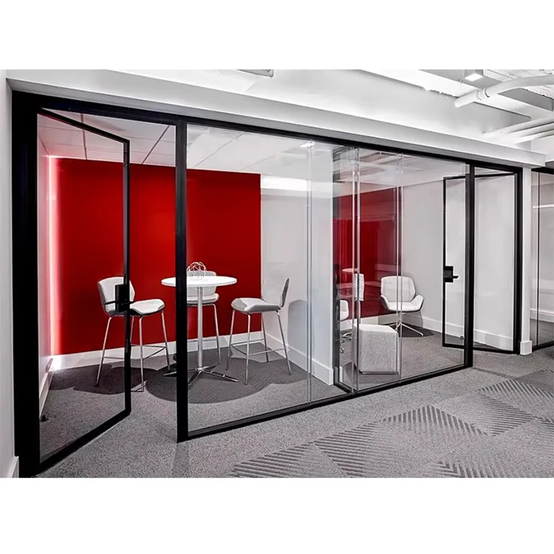 Поворотная дверь из ПВХ-алюминиевого профиля