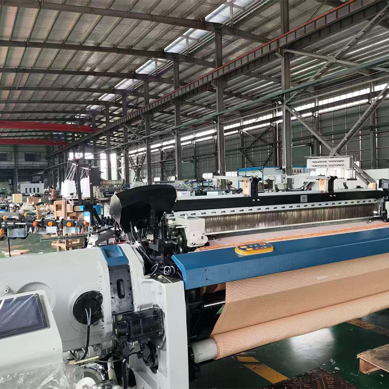 Мастерство в тканье льна: рапирный станок Zhongbo ZBMax 250 см с усовершенствованным устройством кромки с закладкой утка обеспечивает безупречную ткань