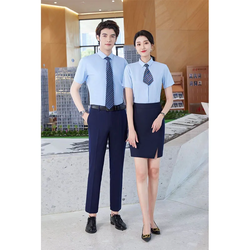 Костюм-двойка с короткой классической юбкой