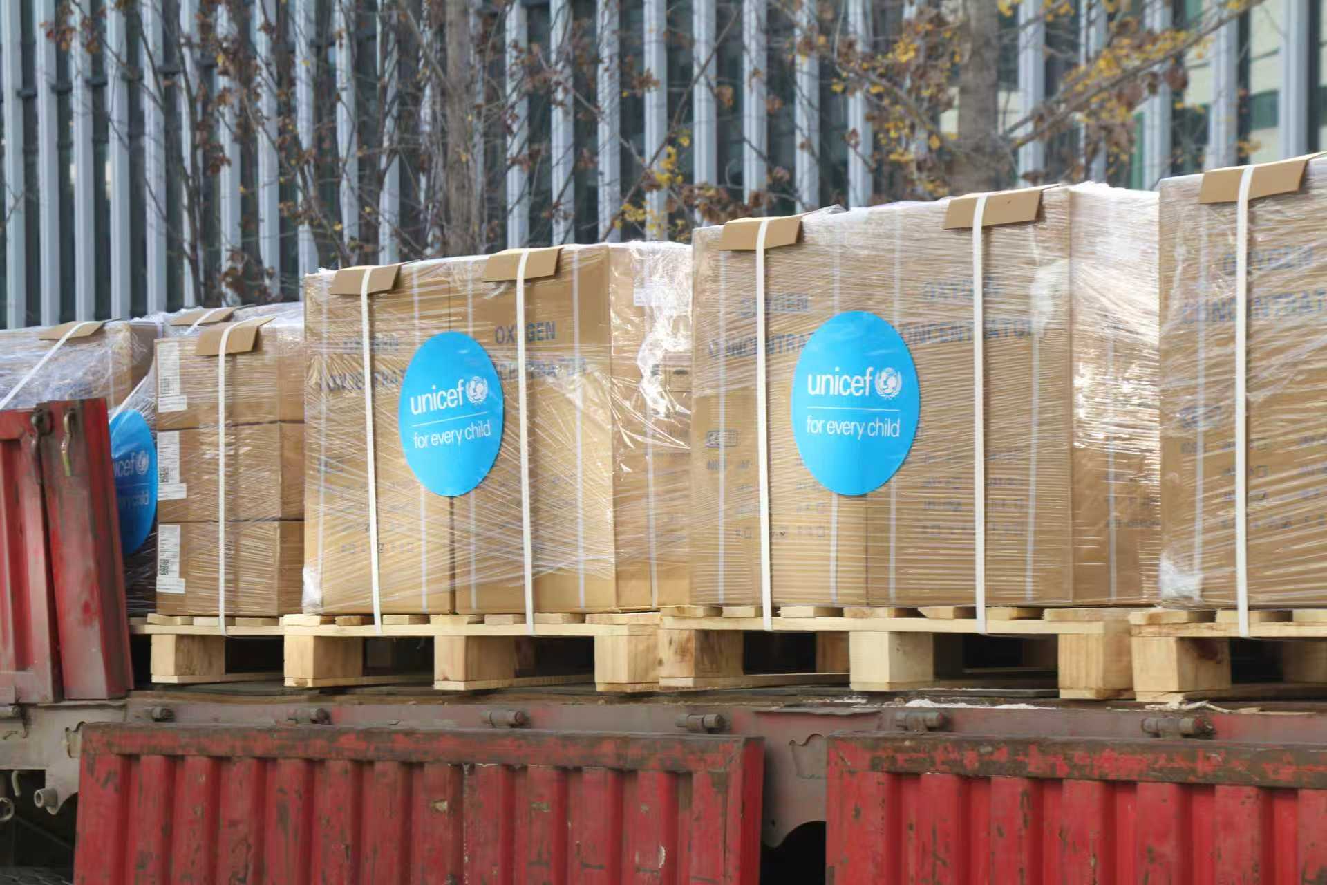 ЮНИСЕФ отправил в Бенин 600 кислородных генерат...