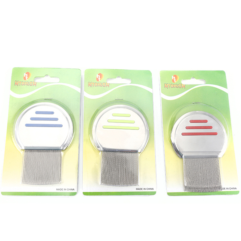 Домашние животные расчесывают вши для блох кошк...